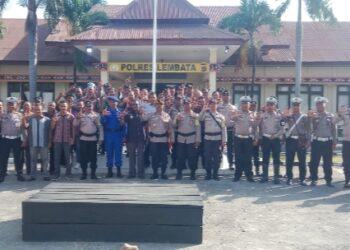 Kapolres Lembata Pimpin Apel Konsolidasi Pengukuhan 104 Polisi RW