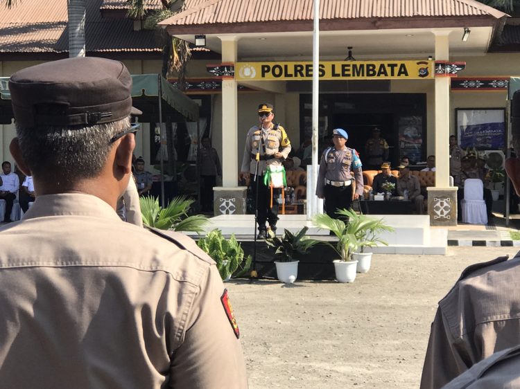 Kapolres Lembata Vivick Pimpin Apel Gelar Pasukan Operasi Mantap Brata 2023-2024