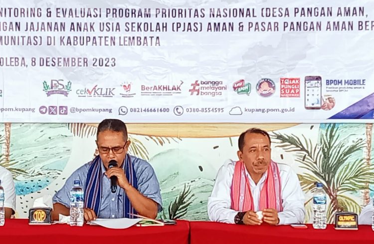 PLT Koperindag Kabupaten Lembata Donatus Boli dan Kepala BPOM Kupang, Yoseph Nahak Klau