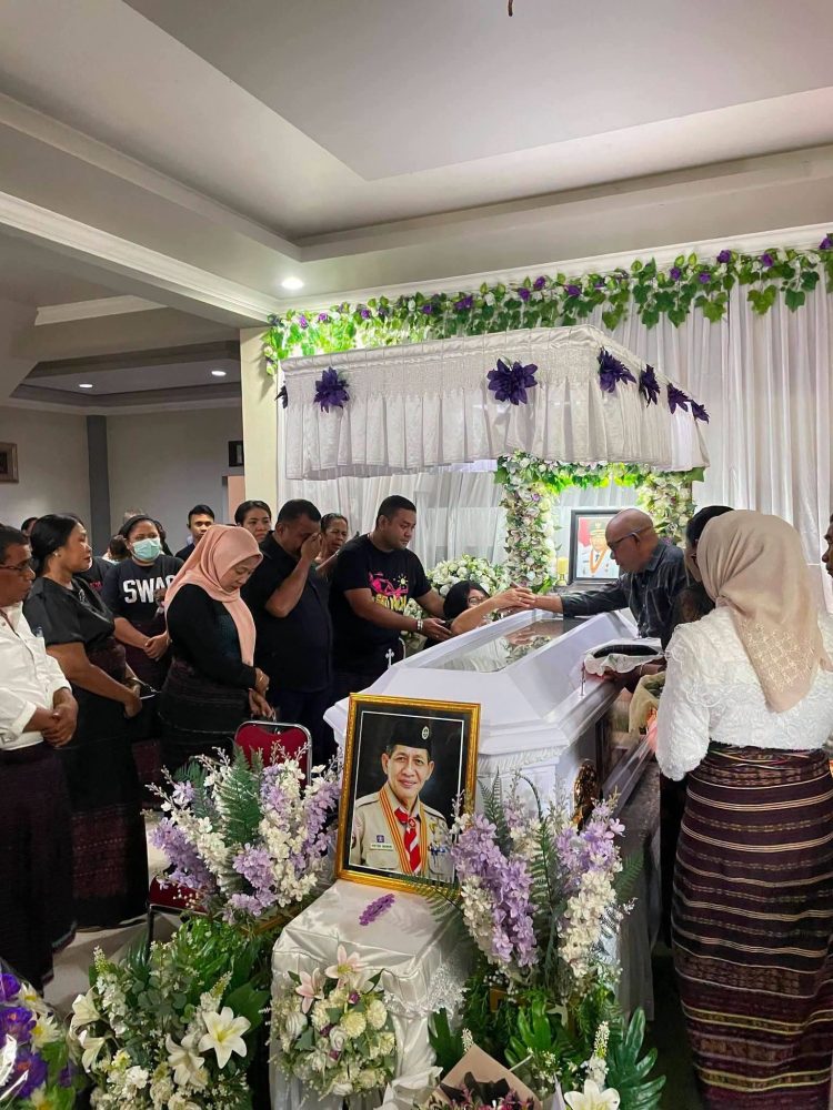 Bupati dan Wakil Bupati Lembata Melayat ke Rumah Duka Mantan Penjabat Bupati Drs. Sinun Petrus Manuk di Kupang