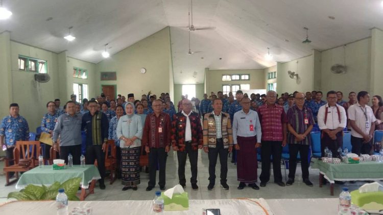 Bupati Lembata Serahkan SK 90 Kepala Sekolah, Tekankan Kepemimpinan Profesional dan Integritas