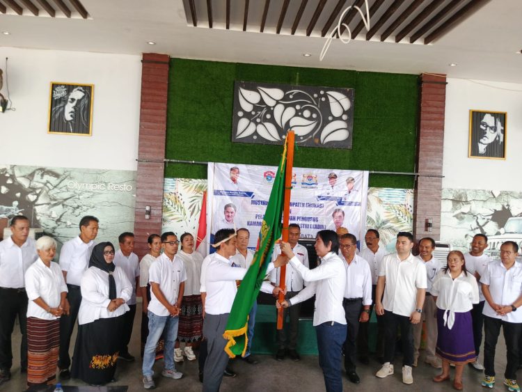Ketua Umum KADIN NTT Bobby Lianto lantik Badan Pengurus KADIN Lembata