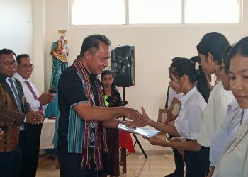 Bupati Flores Timur Lepas 10 Alumni SMK ANCOP Likotuden, Siap Bekerja di Bulgaria