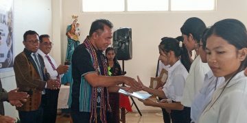Bupati Flores Timur Lepas 10 Alumni SMK ANCOP Likotuden, Siap Bekerja di Bulgaria
