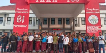 Solidaritas Warga Atadei Serahkan Petisi Penolakan Geotermal kepada Bupati Lembata