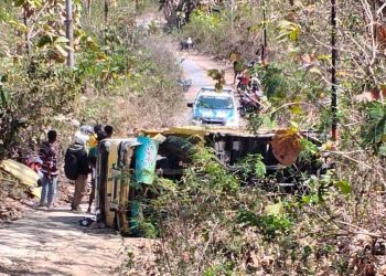 BREAKING: Dump Truck Terguling di Tanjakan Bangkari, 5 Warga Meninggal Dunia. Pemkab Lembata Turunkan Tim Penanganan