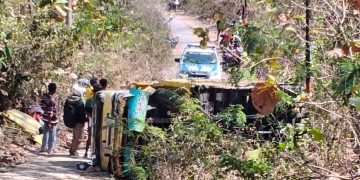 BREAKING: Dump Truck Terguling di Tanjakan Bangkari, 5 Warga Meninggal Dunia. Pemkab Lembata Turunkan Tim Penanganan